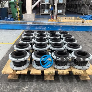 DN100 PN16 heavy-duty natural rubber compensator with carbon steel flanges, specifically designed for high-frequency vibration tables in continuous casting plants.