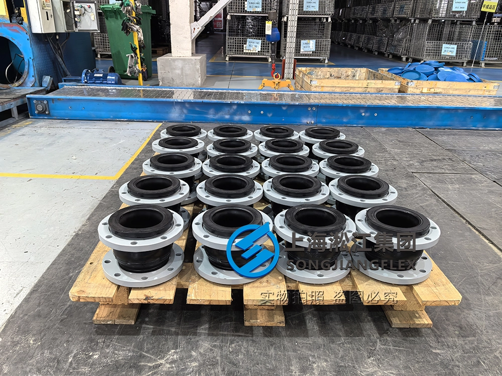 DN100 PN16 heavy-duty natural rubber compensator with carbon steel flanges, specifically designed for high-frequency vibration tables in continuous casting plants.