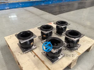 DN100 PN16 NBR rubber compensator with custom flanges for marine ballast systems, designed for low-temperature diesel and seawater resistance.