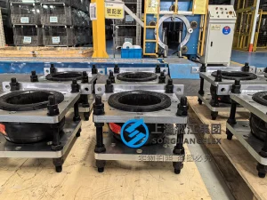 DN300 PN16 PN25 EPDM rubber compensator with custom non-standard SS316 square flanges and control rods for marine refrigeration units.