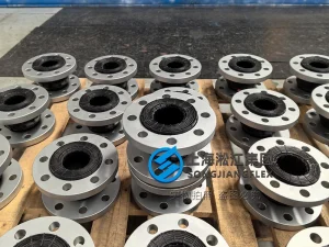 DN80 PN25 marine rubber expansion joint with EPDM single arch and SS304 flanges, dacromet coated for superior salt spray resistance in shipboard HVAC systems.