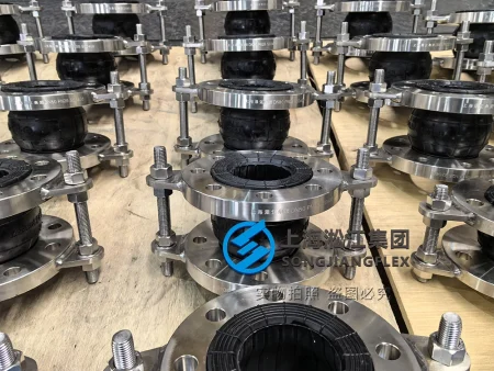 DN80 DN25 natural rubber compensators with SS304 flanges and control rods, high-performance vibration isolation for secondary water supply pump stations.