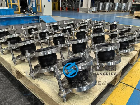 DN80 DN25 natural rubber compensators with SS304 flanges and control rods, high-performance vibration isolation for secondary water supply pump stations.