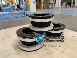 Custom DN150 aviation refueller rubber compensator, 130mm length, hand-built winding process with non-standard aluminum alloy flanges and internal SS304 vacuum ring.