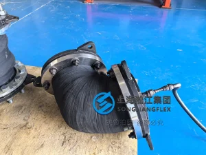 DN300 PN5 marine 90 degree rubber expansion joint featuring EPDM elbow bellows and SS304 stainless steel flanges for space-saving shipboard piping.