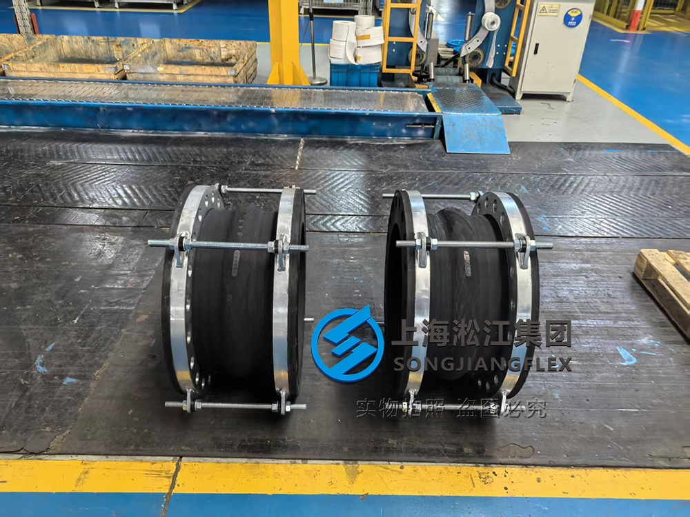 DN400 PN25 heavy-duty rubber expansion joint featuring hand-built wear-resistant natural rubber, carbon steel flanges with control units, and 100% vulcanized full face sealing for abrasive slurry.