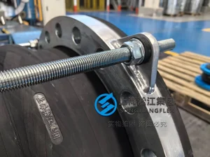 DN400 PN25 heavy-duty rubber expansion joint featuring hand-built wear-resistant natural rubber, carbon steel flanges with control units, and 100% vulcanized full face sealing for abrasive slurry.