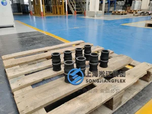 DN45 113mm custom flexible joint, hand-built double sphere FKM rubber expansion joint with stainless steel clamps, tailored to engineering drawings for aggressive chemical resistance.