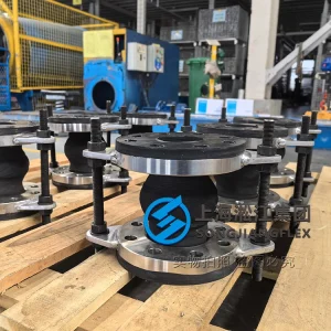 DN65 PN40 high-pressure custom flexible joint, hand-built NBR rubber expansion joint with control rods, integrated vulcanized SS316 flanges for hydraulic oil systems.