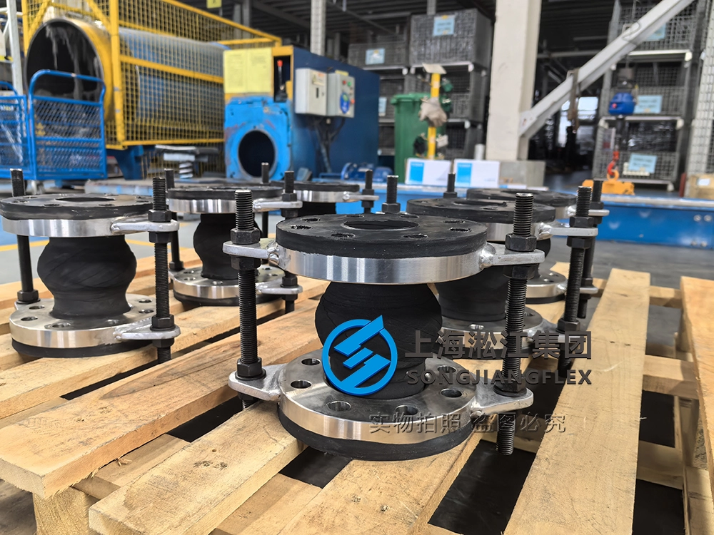 DN65 PN40 high-pressure custom flexible joint, hand-built NBR rubber expansion joint with control rods, integrated vulcanized SS316 flanges for hydraulic oil systems.