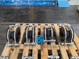 Single arch rubber compensator, DN80 PN60 EPDM high pressure expansion joint with M24 control rods and custom 130mm length.
