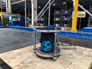 DN150 PN100 100-bar rubber expansion joint, hand-built rubber bellow for snowmaking system, low temperature resistant -40℃ EPDM with control rods.