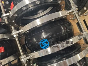 DN400 PN16 anti-collapse rubber expansion joint, SS304 flanges and control rods with standard 255mm length, single sphere NR expansion bellow with integrated SS304 vacuum ring.