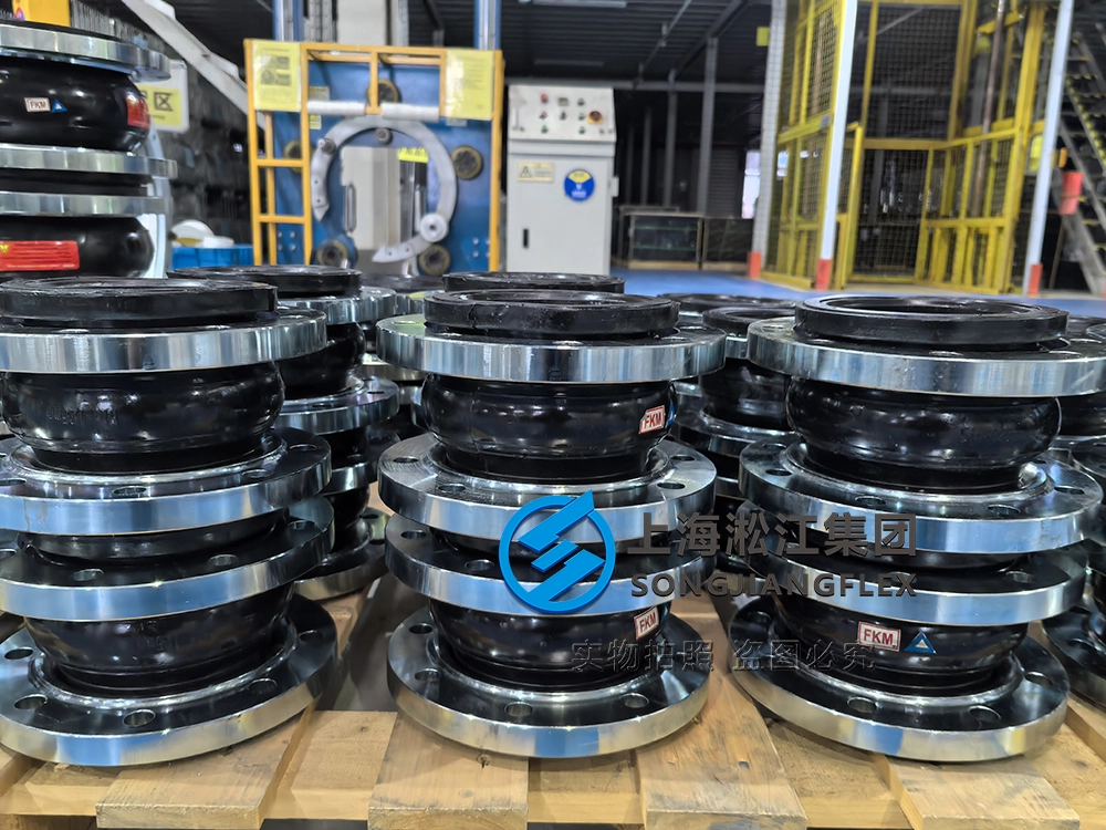 DN150 PN16 FKM rubber expansion joint, high-temperature rubber below with SS304 vacuum ring, galvanized flanges, flexible below for suction hopper dredger slurry pumps.