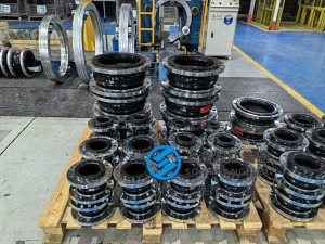 DN150 PN16 FKM rubber expansion joint, high-temperature rubber below with SS304 vacuum ring, galvanized flanges, flexible below for suction hopper dredger slurry pumps.