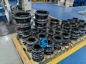 DN150 PN16 FKM rubber expansion joint, high-temperature rubber below with SS304 vacuum ring, galvanized flanges, flexible below for suction hopper dredger slurry pumps.