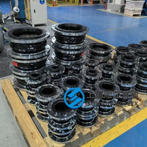 DN150 PN16 FKM rubber expansion joint, high-temperature rubber below with SS304 vacuum ring, galvanized flanges, flexible below for suction hopper dredger slurry pumps.