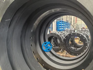 DN700 double arch rubber flexible joint 350mm length, hand-built EPDM rubber expansion joint with control rods, integrated vulcanized carbon steel flanges for cooling water systems.