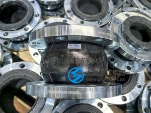DN150 Class 150 abrasion resistant rubber compensator, custom NR rubber bellow for 150 micron slurry scouring, galvanized flanges, heavy-duty flexible joint for mining.