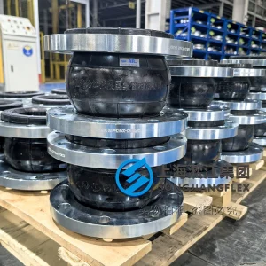 DN150 Class 150 abrasion resistant rubber compensator, custom NR rubber bellow for 150 micron slurry scouring, galvanized flanges, heavy-duty flexible joint for mining.