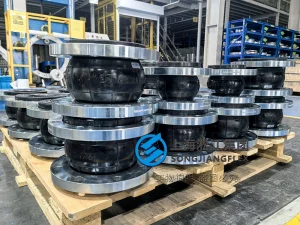 DN150 Class 150 abrasion resistant rubber compensator, custom NR rubber bellow for 150 micron slurry scouring, galvanized flanges, heavy-duty flexible joint for mining.