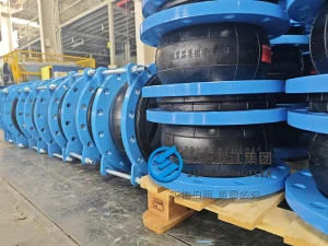 DN450 PN16 rubber expansion joint, NBR rubber bellow with blue powder coated carbon steel flanges and limit rods, flexible bellow for hydraulic pump station vibration control.