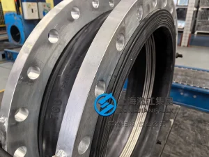 DN700 PN16 heavy-duty rubber flexible joint, molded EPDM rubber expansion joint with SS304 vacuum ring, galvanized flanges with control units for wastewater discharge.