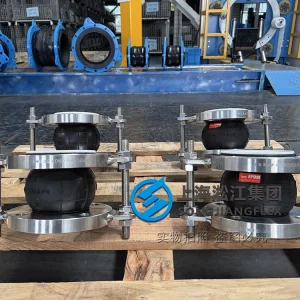 Single arch expansion bellow with SS304 flange control rods, 150LB DN80 PTFE lined rubber compensator for chemical reactor pumps.
