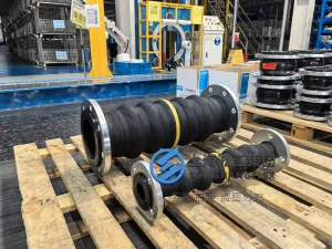 DN150 oil-resistant NBR rubber expansion joint, 650mm face-to-face multi-arch hand-built rubber bellow with ring face sealing and carbon steel swivel flanges.