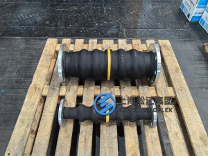 DN150 oil-resistant NBR rubber expansion joint, 652mm face-to-face multi-arch hand-built rubber bellow with ring face sealing and carbon steel swivel flanges - 03.